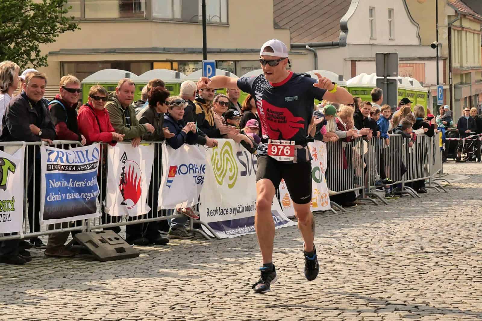 Bezec v drese na mieru na zavode