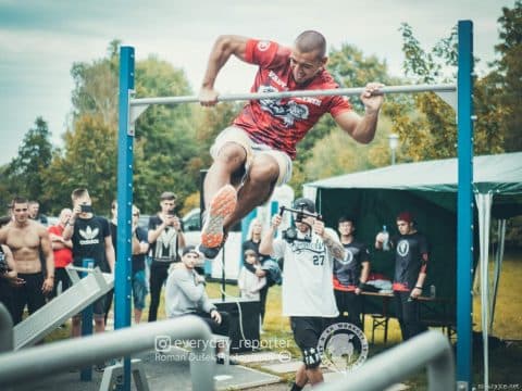 Crossfit tim v obleceni na mieru